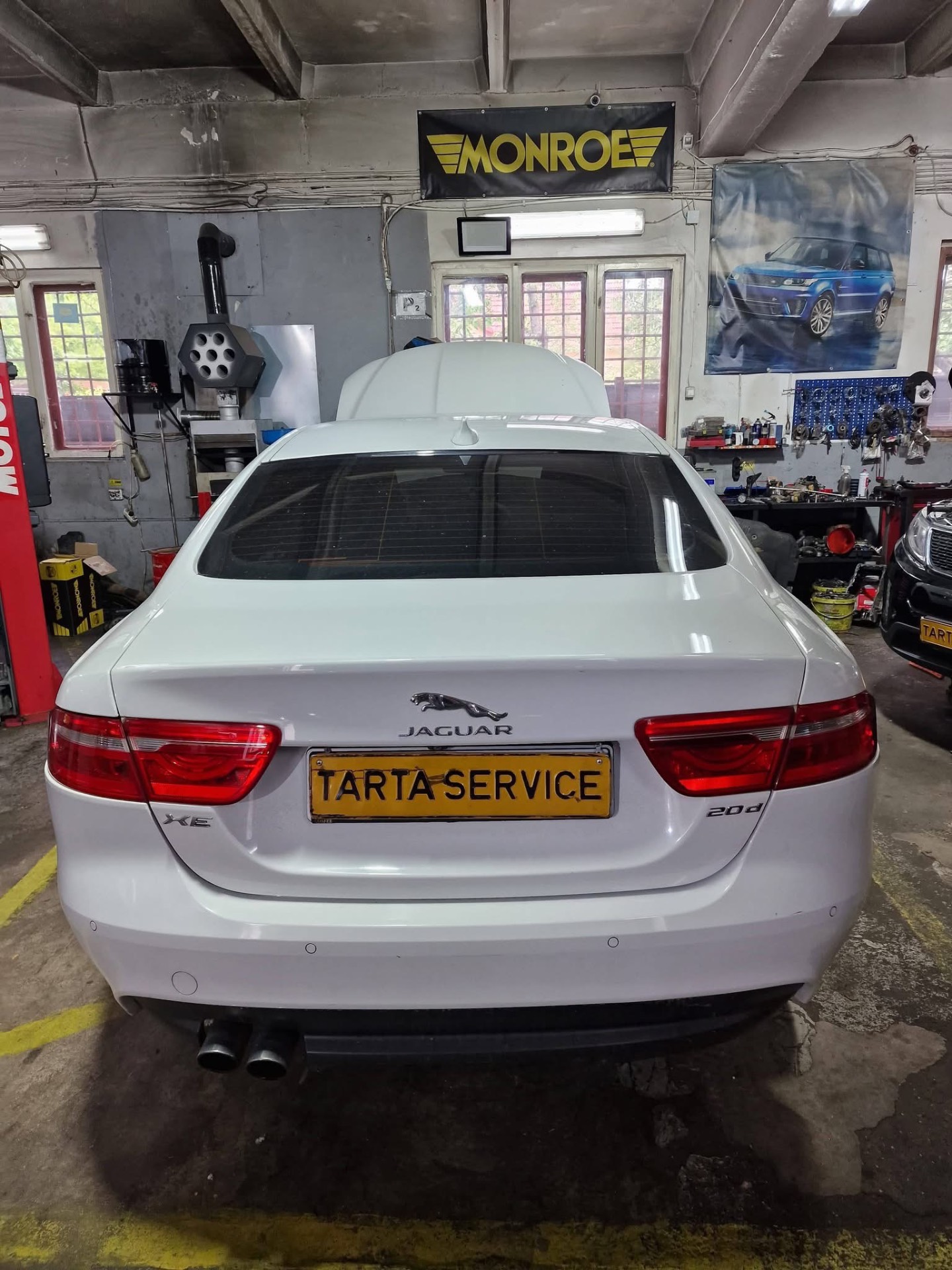 Jaguar XE 20d în service Tarta
